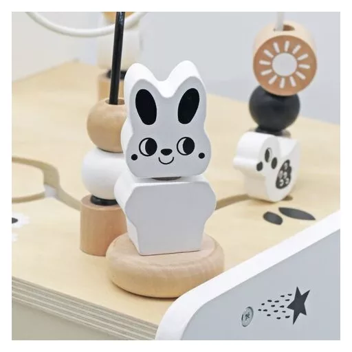 Moni fa járássegítő kocka