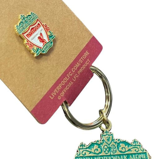 Liverpool kulcstartó kitűzővel