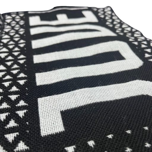 Juventus sál háromszög motívum fekete