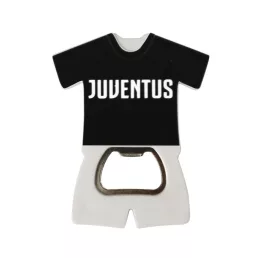 Juventus hűtőmágnes, sörnyitó mez alakú fekete
