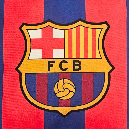 Barcelona párna csíkos címeres