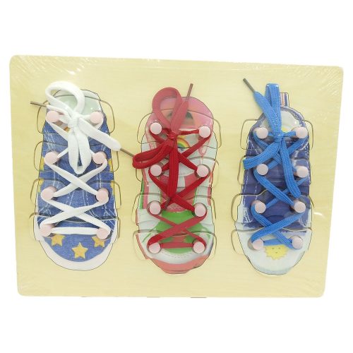 Fa cipőfűző oktató készlet, 3 db, 30x23 cm, PVC csomagolásban.