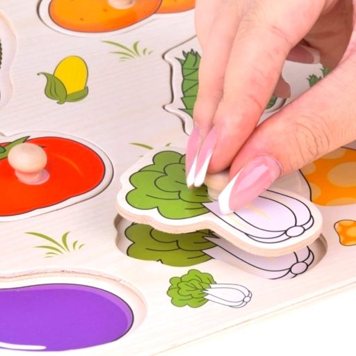 Fa ki-berakó, fafogantyús, zöldségek, 30x23 cm pvc csom.