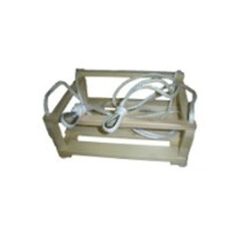   Természetes fa keretes hinta, 35x26 cm, biztonságos játék.