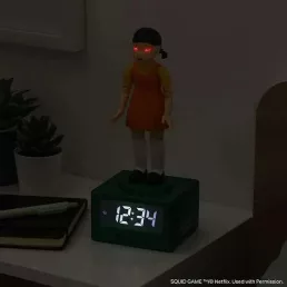 Squid Game Young‑Hee digitális ébresztőóra